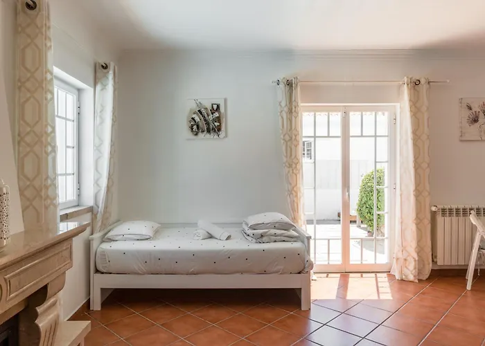 Yellow House 빌라 알데이아 두 메코