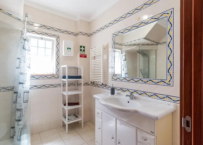 Yellow House 알데이아 두 메코